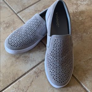 Vionic Midi Perf Kani Slip On Sneakers sz 9